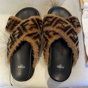 preloved authentic Fendi SANDOLO MONTONE ST. FF TABACCO/NERO